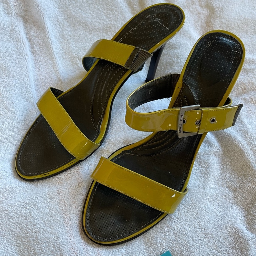 Donald J Pliner cece patent leather sandals, in cactus, size 8